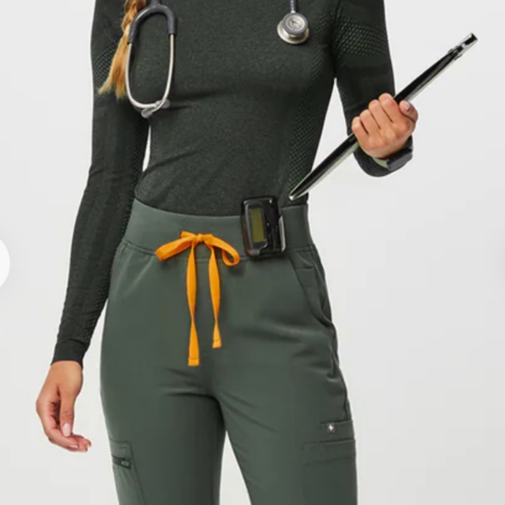 Figs High Waisted Yola Skinny Scrub Pants Size Medium/Petite, color Moss